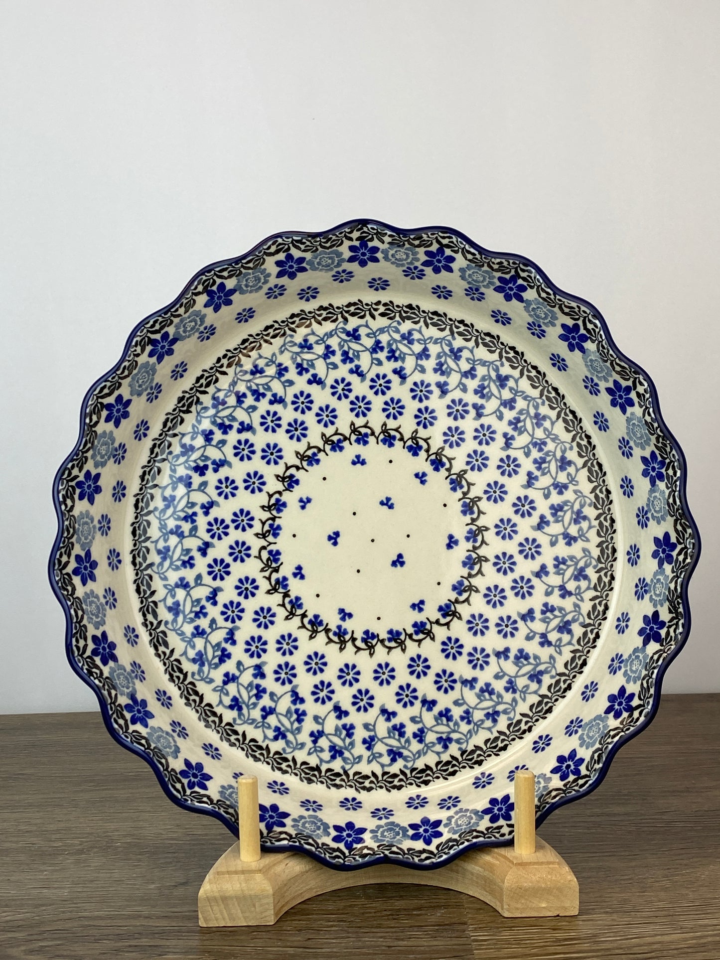 Ruffled Pie Plate / Round Baking Dish - Shape 636 - Pattern 1829