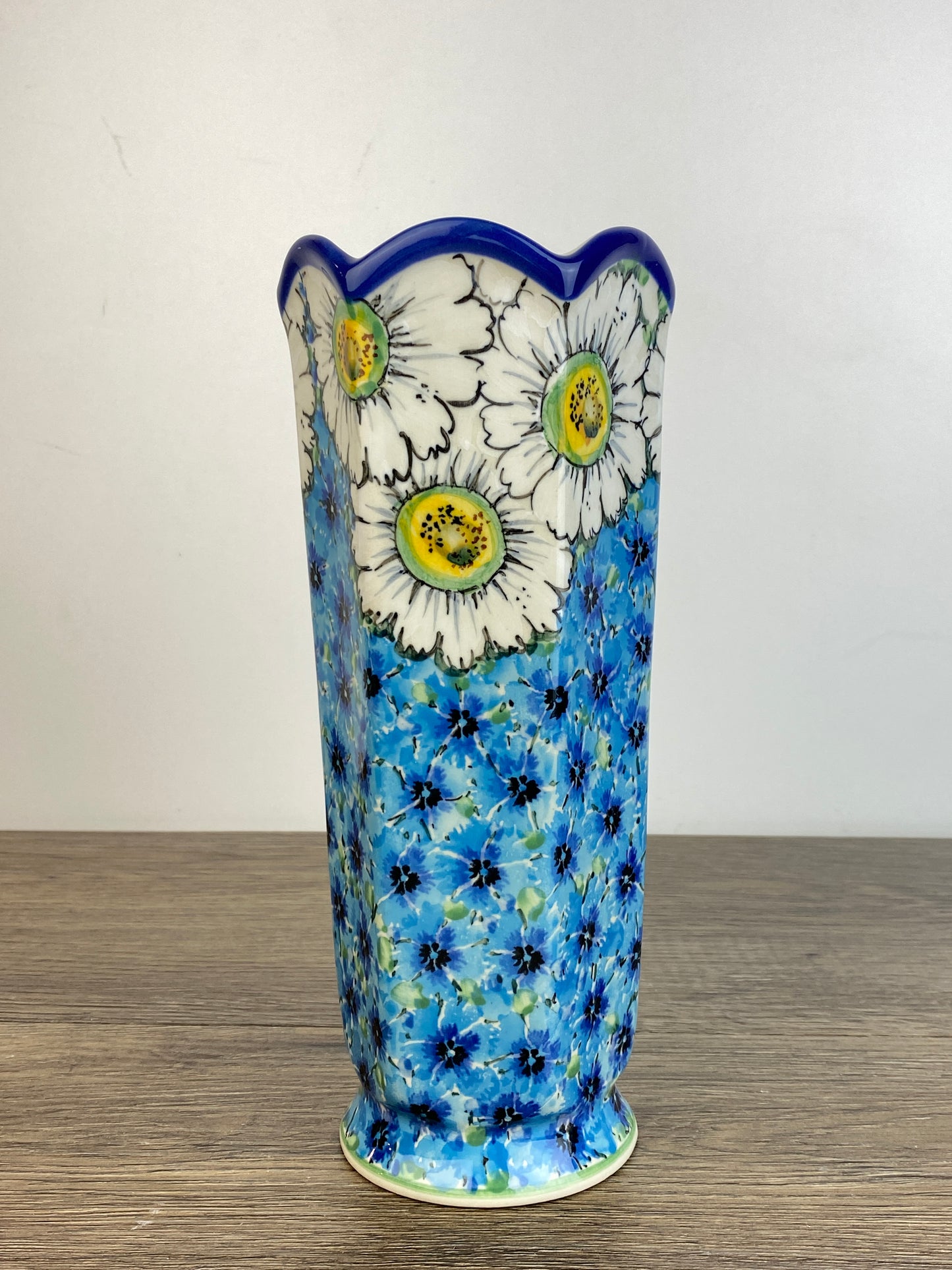 Unikat Scalloped Vase - Shape 868 - Pattern U4736