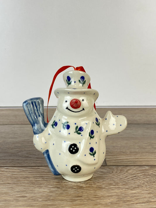 Short Snowman Ornament With Broom - Shape F61 - Pattern 135