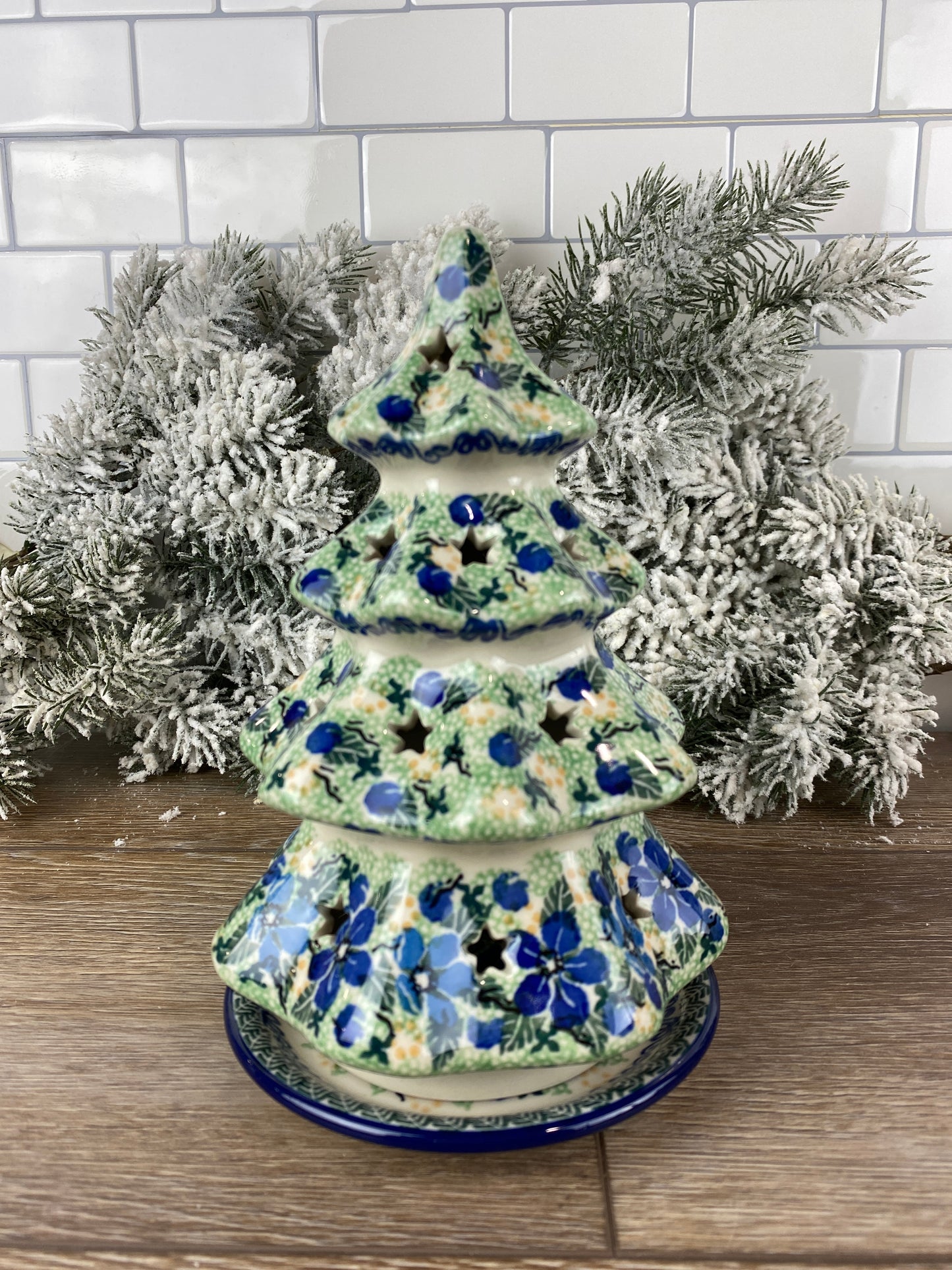 8" Unikat Christmas Tree - Shape 602 - Pattern U2188