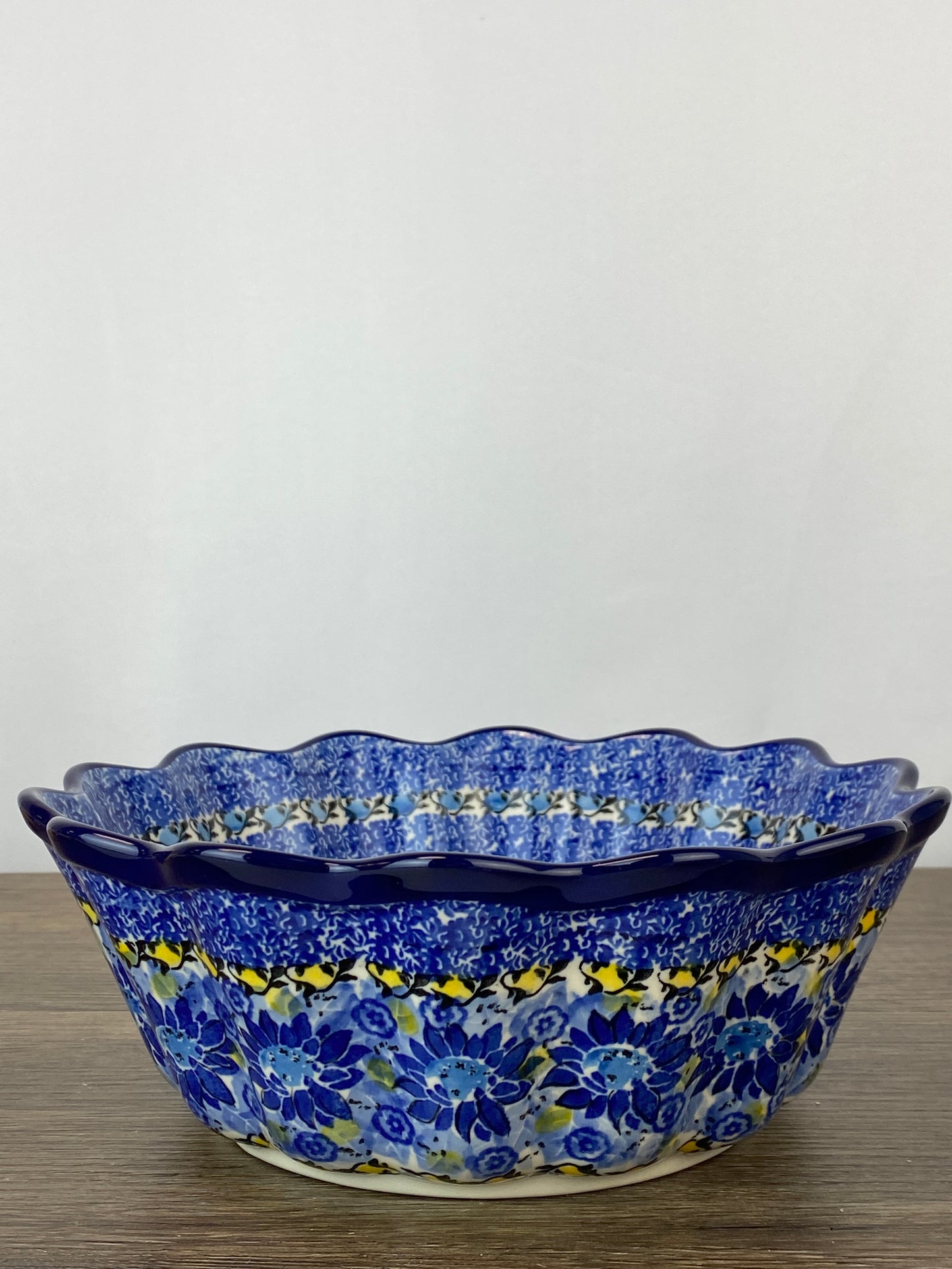 Large Scalloped Unikat Bowl - Shape 913 - Pattern U4744