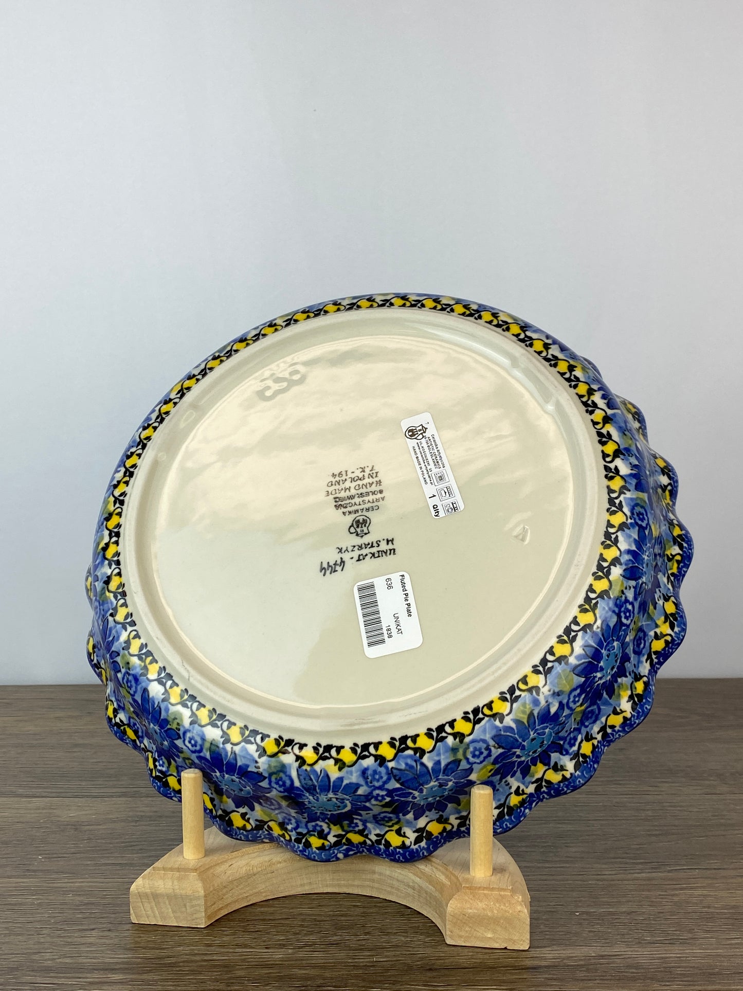 Ruffled Unikat Pie Plate / Round Baker - Shape 636 Pattern U4744