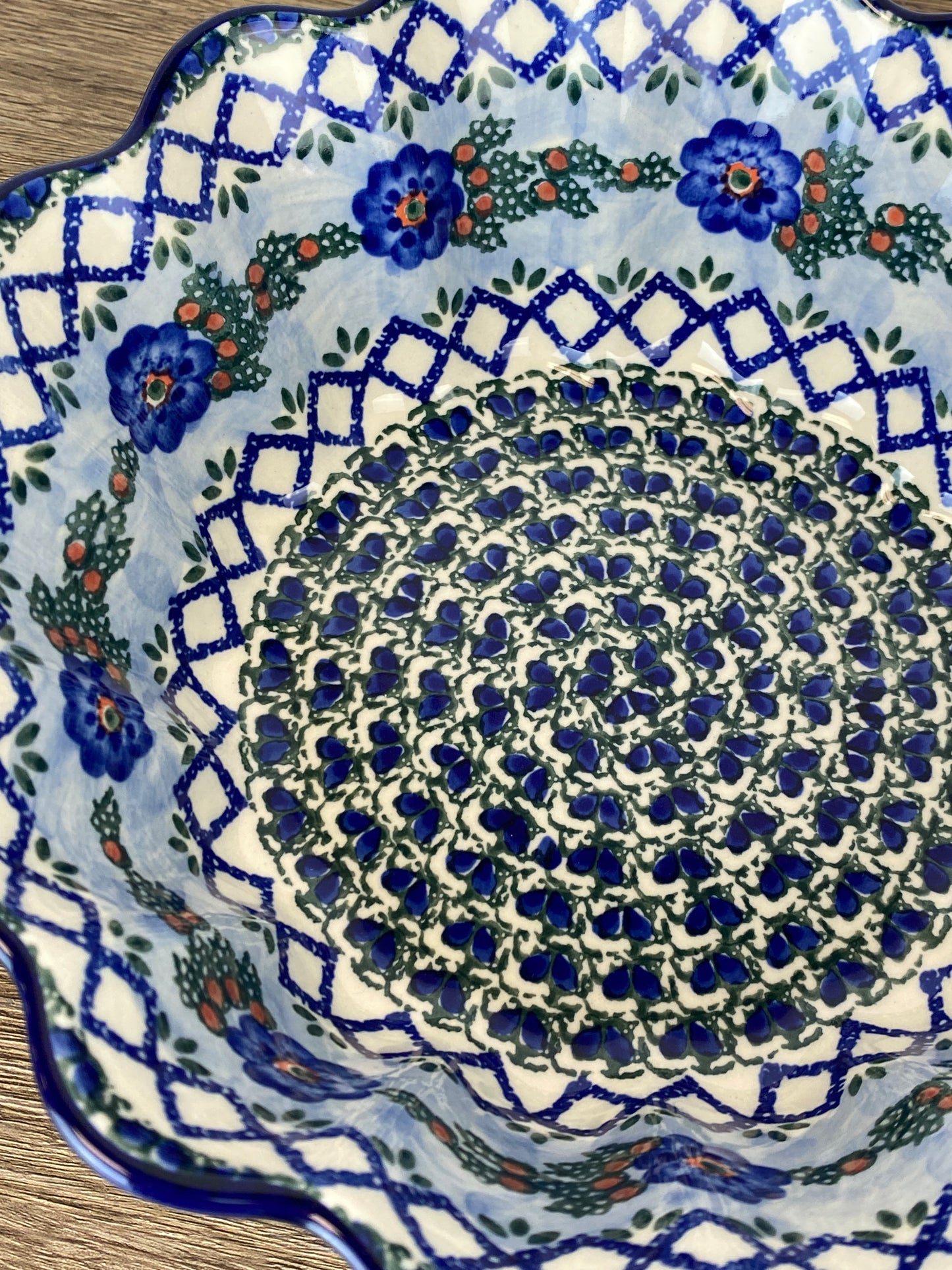 Large Scalloped Unikat Bowl - Shape 913 - Pattern U1573
