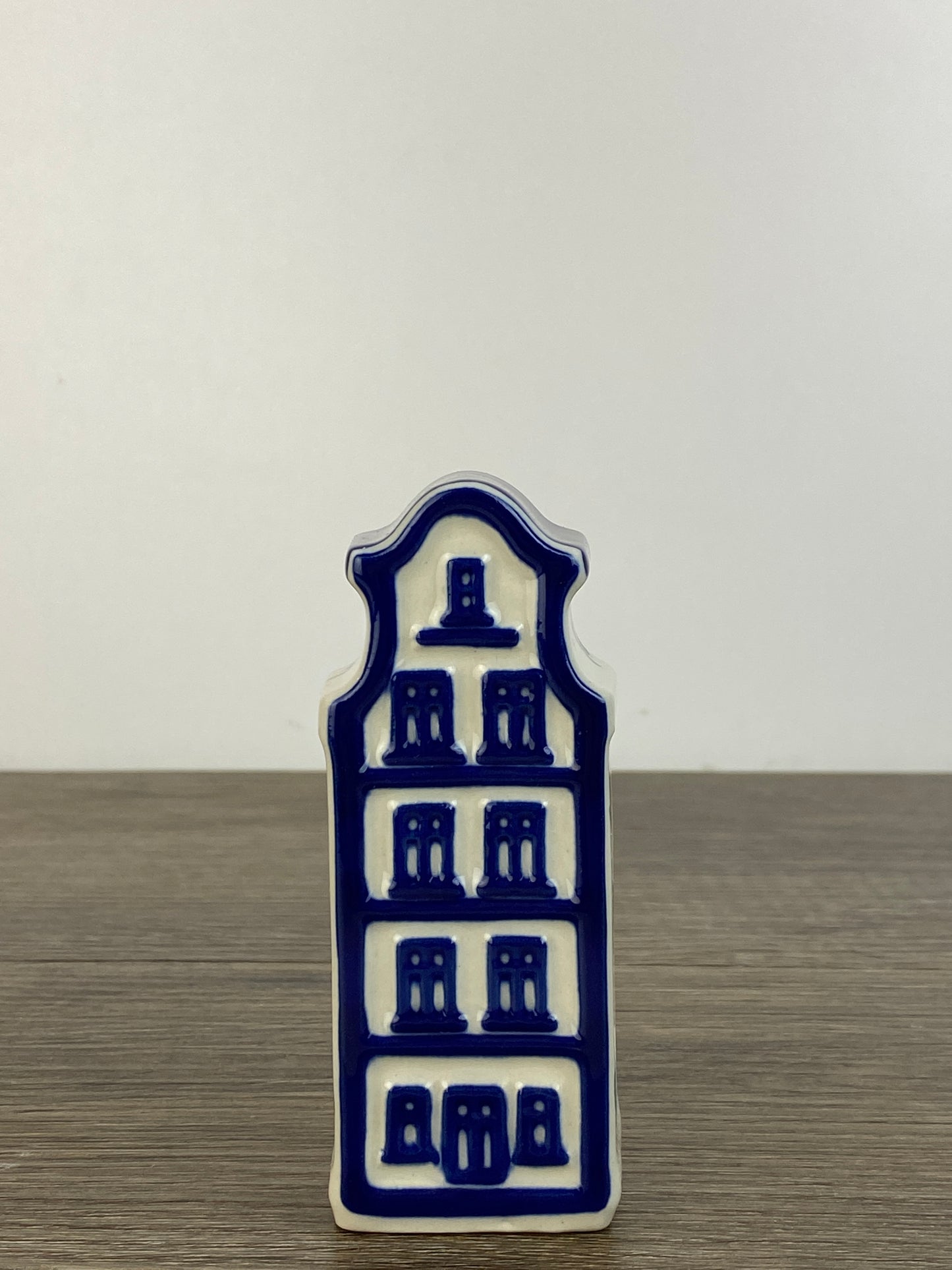 House Figurine - Shape F85 - Pattern 135
