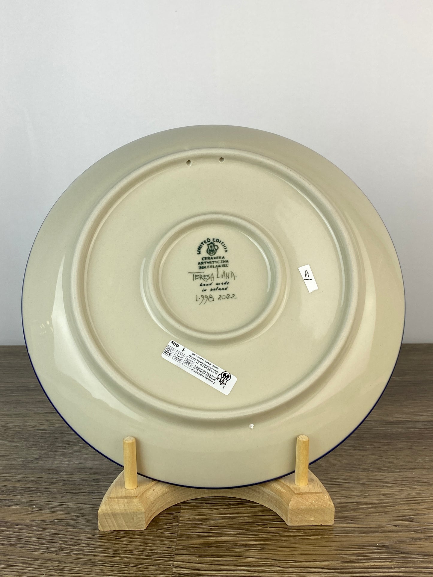 Teresa Liana 2022 Limited Edition 10.5" Plate - Shape 223 - Pattern L998 A