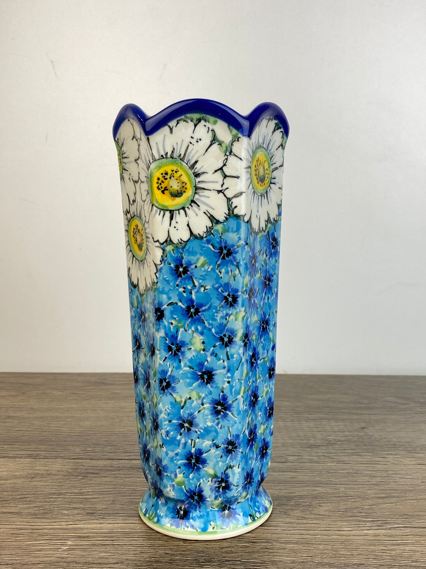 Unikat Scalloped Vase - Shape 868 - Pattern U4736